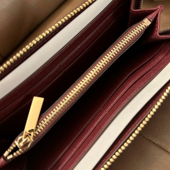 Tory Burch Emerson Wristlet Zip Continental Garnet - Picture 5 of 6